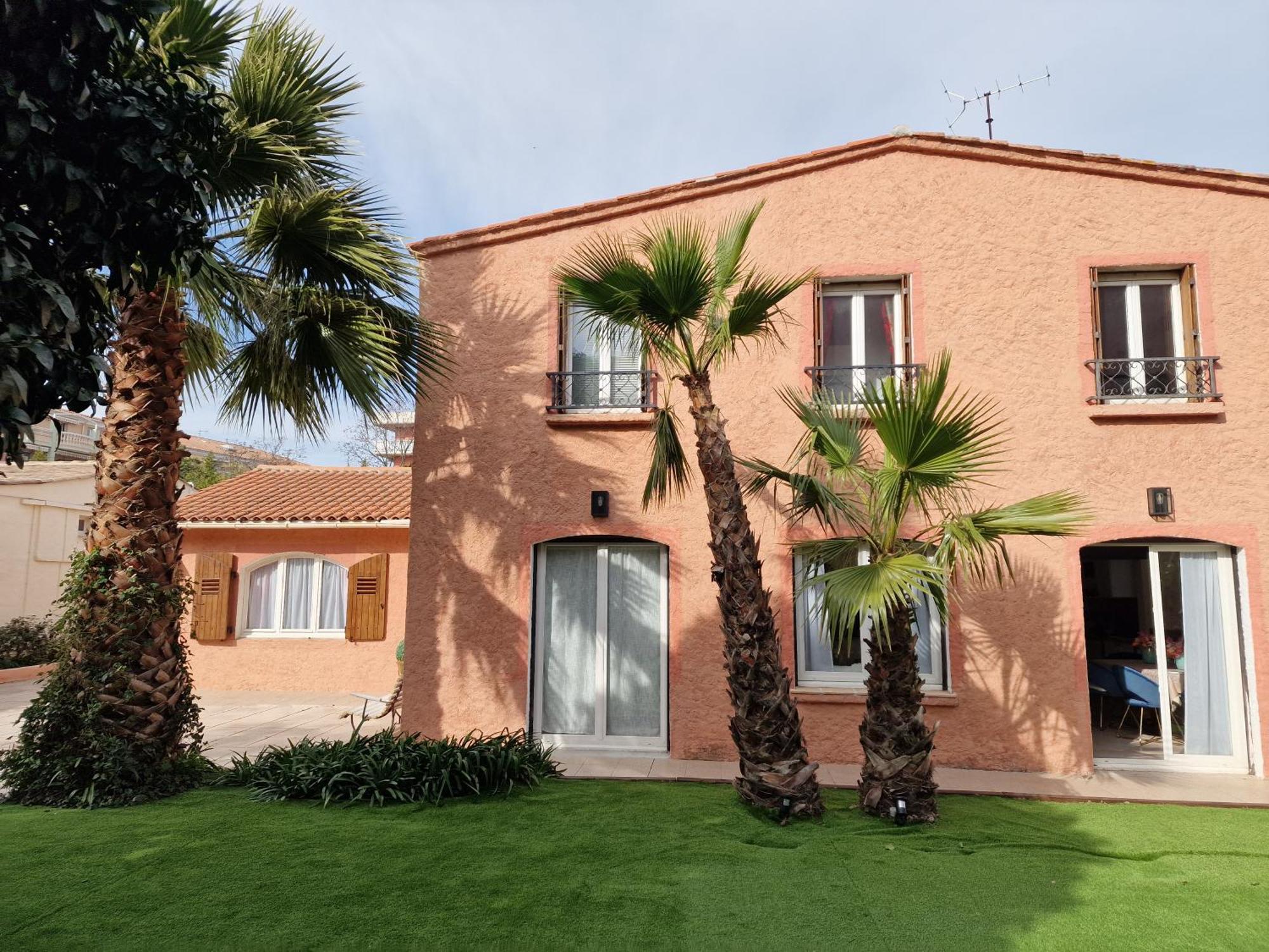 Haut De Villa A 700 Metres De La Plage, Totalement Independant Et Accessible Par Un Escalier Exterieur Sainte-Maxime Bagian luar foto
