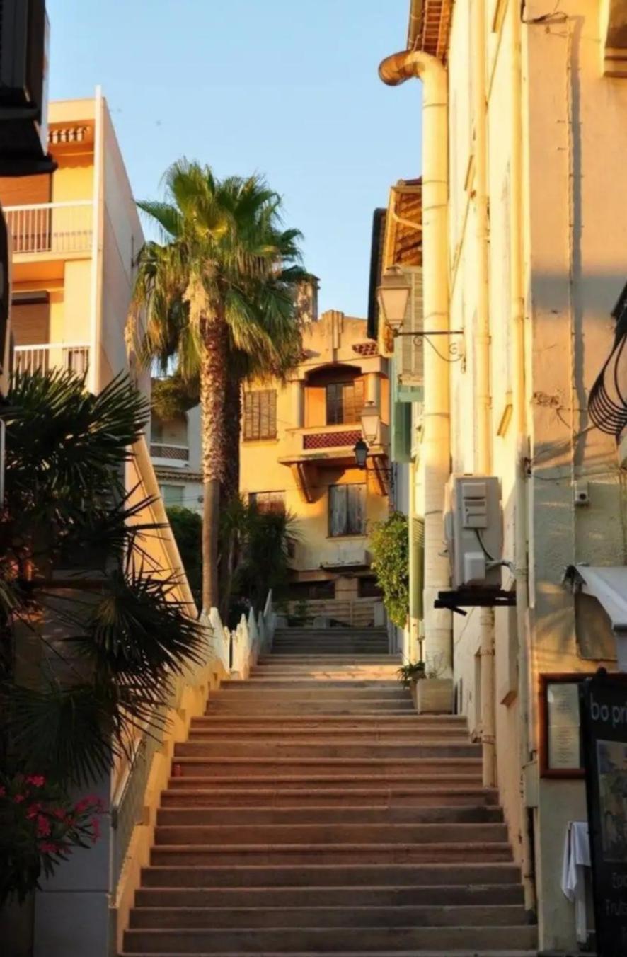 Haut De Villa A 700 Metres De La Plage, Totalement Independant Et Accessible Par Un Escalier Exterieur Sainte-Maxime Bagian luar foto